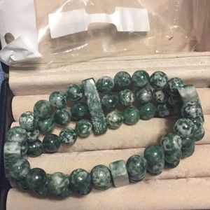 Green agate gemstone stretch bracelet